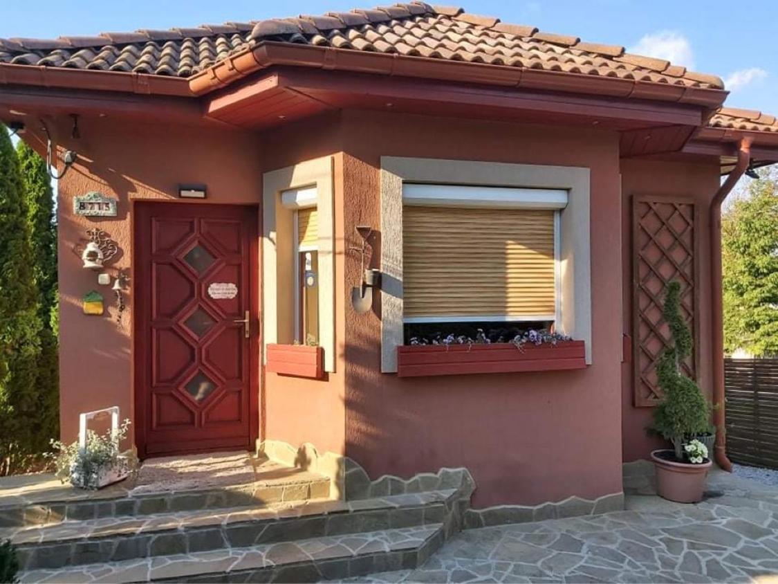 Nyirjes Vendeghaz Hotel Balassagyarmat Exterior photo